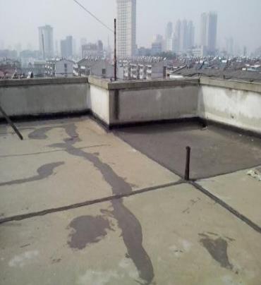 德宏漏水维修 楼顶漏水是什么原因，楼顶漏水维修方法是什么?